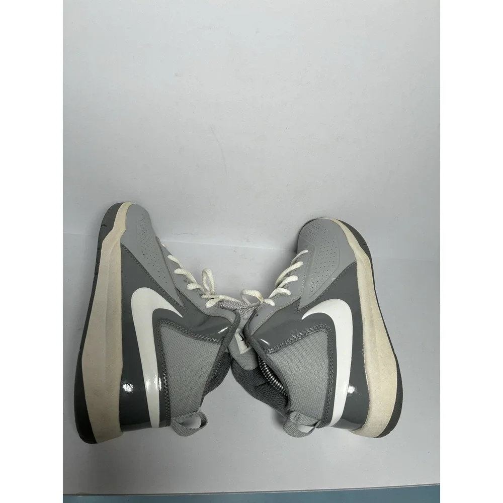 Nike Team Hustle D7 Grey Silver White Youth Size 7Y Kids Basketball‎ Shoes